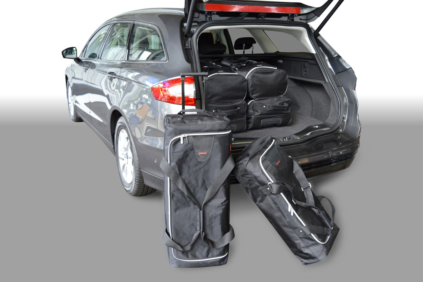 Reistassenset Ford Mondeo V 2014-2022 wagon