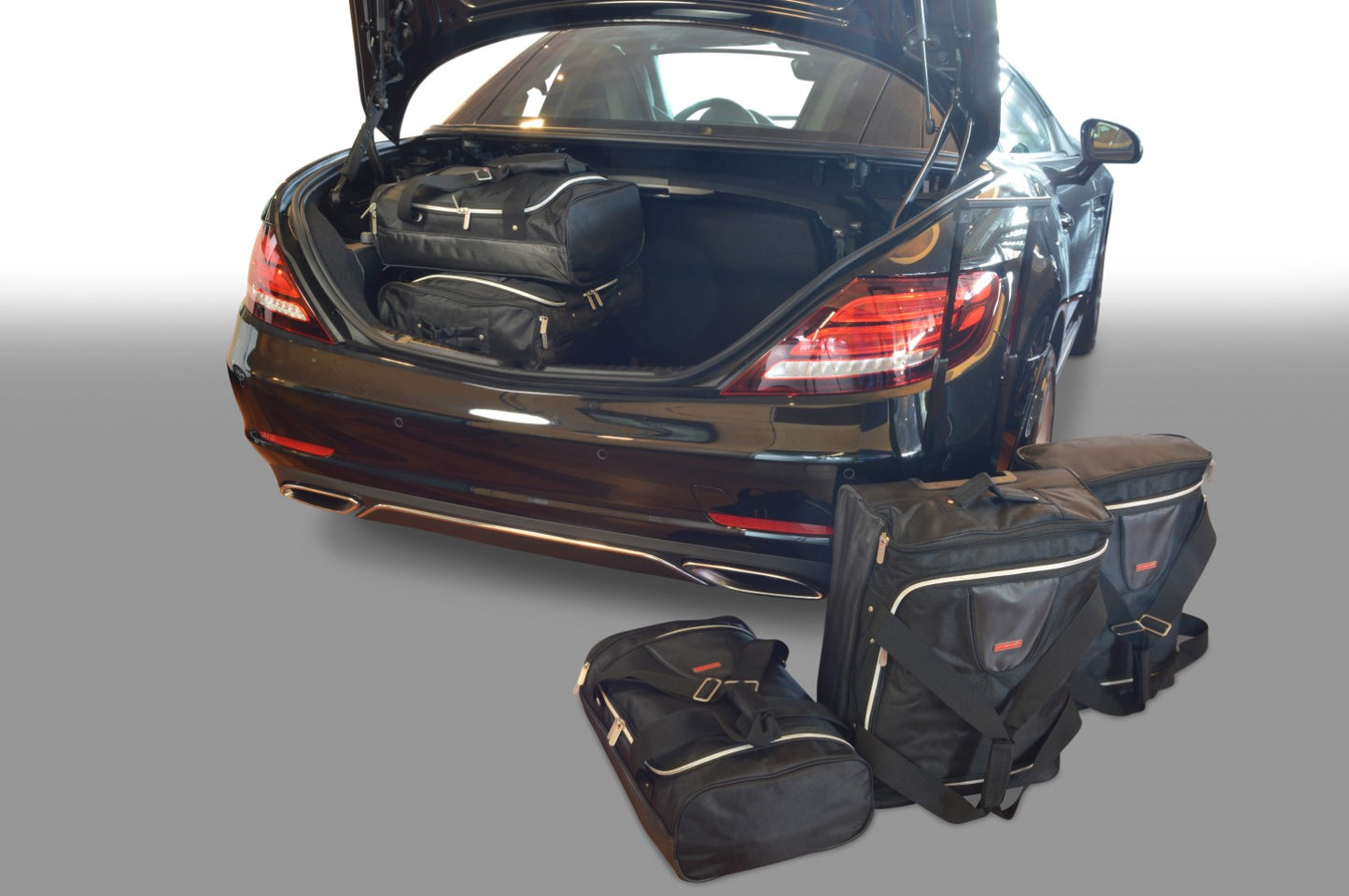 Reistassenset Mercedes SLK - SLC (R172) 2011-2020 (Met de cabriokap open passen er 2 trolleytassen en 1 reistas in de kofferruimte)