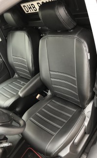 Pasvorm stoelhoezen set (stoel en stoel) Citroen Berlingo / Peugeot Partner/Rifter / Opel Combo / Toyota Proace City 2018-heden / Fiat Doblo 2023-heden (versie met standaard stoelen) - Kunst leer zwart