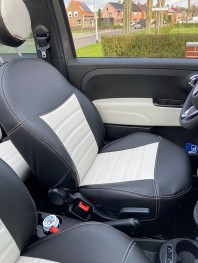 Pasvorm stoelhoezen set Fiat 500 - 2007 t/m heden (versie met isofix in achterbank, niet zichtbaar) - Skai kunstleer zwart/wit