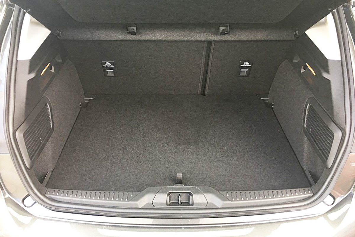 Kofferbakmat Ford Focus Hatchback - 2018-heden - Guardliner (Past in versie met vloer in hoge stand en normaal reservewiel)