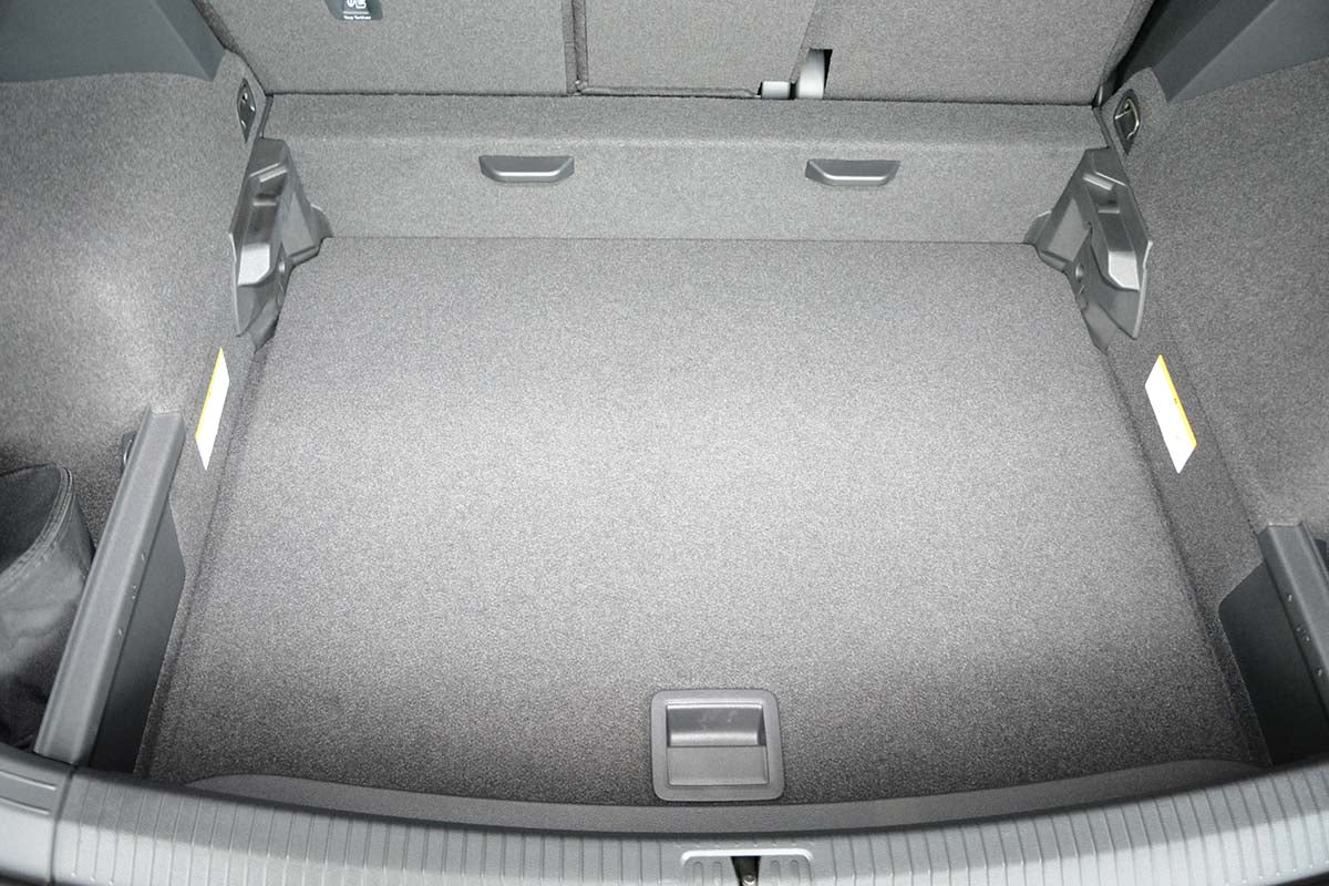 Kofferbakmat Volkswagen Tiguan SUV - 2016-2023 - Guardliner (Past in versie met verstelbare vloer in lage stand en minireservewiel. Past niet in Hybrid)