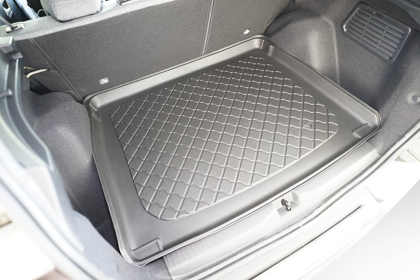 Kofferbakmat Opel Frontera 2024-heden (past in versie verstelbare vloer in hoge stand) - Guardliner