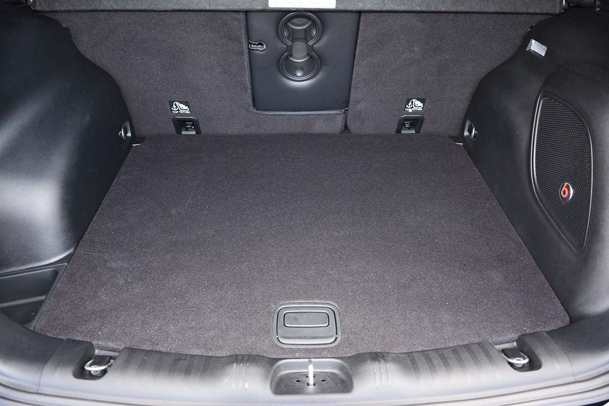 Kofferbakmat Jeep Compass SUV - 2017-heden - Guardliner (Past in versie met hoge of lage kofferbakvloer)