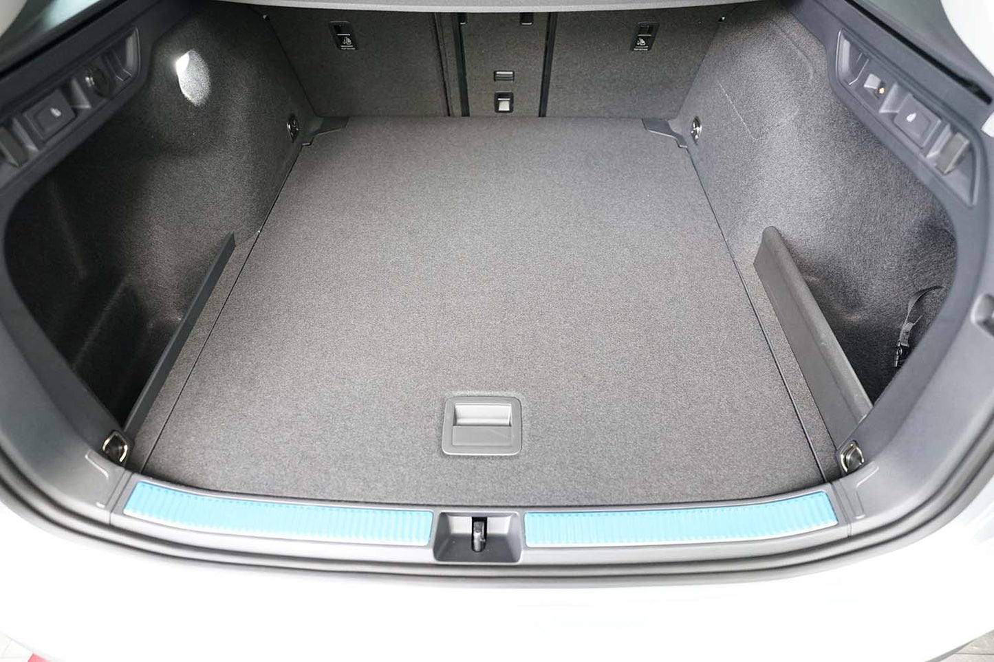 Kofferbakmat Skoda Superb stationwagon - 2024-heden - Guardliner (Past in versie met hoge kofferbakvloer, verstelbare vloer in hoge stand, past ook in Hybrid MHEV/Plug-in Hybrid)