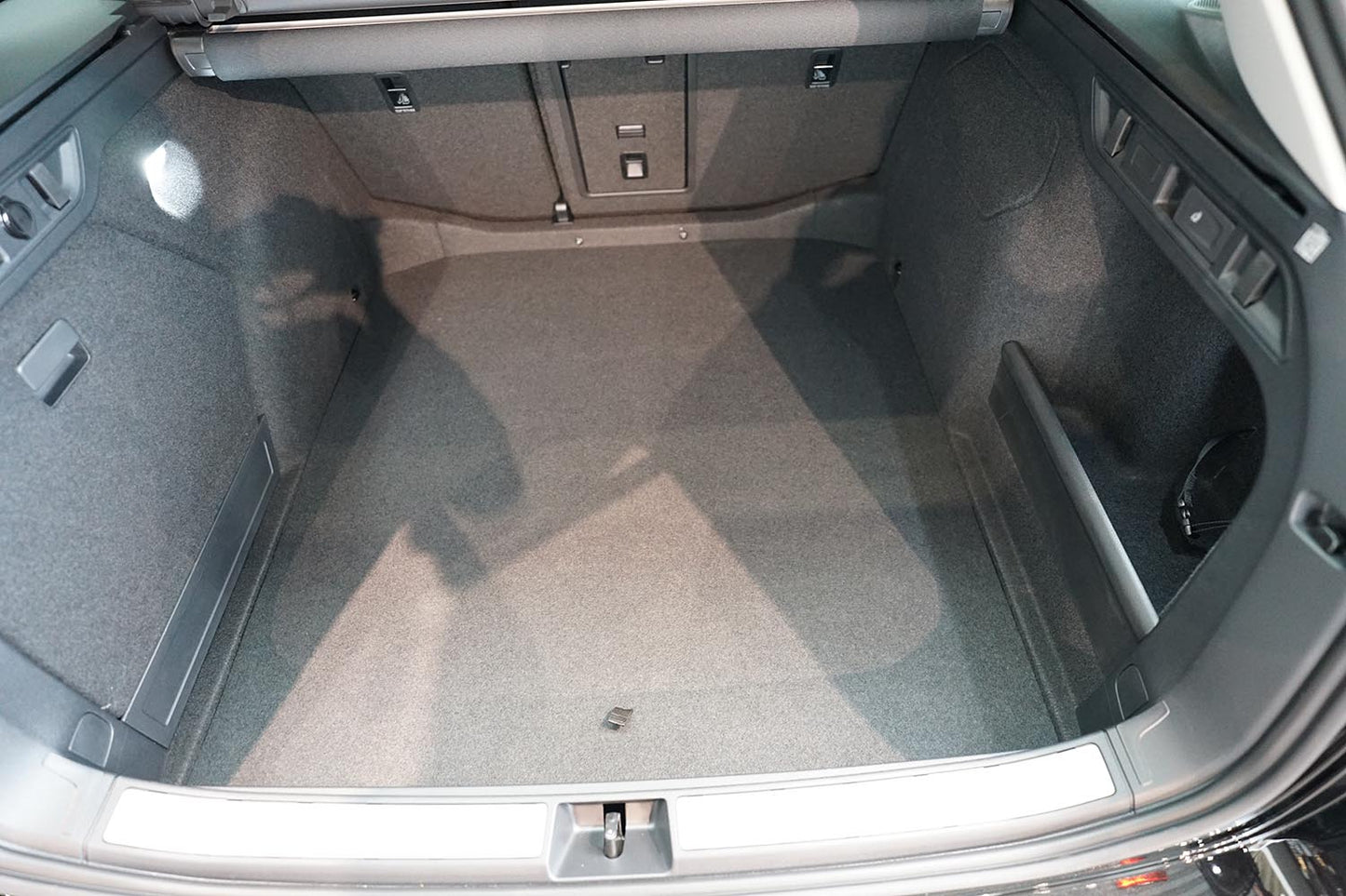 Kofferbakmat Skoda Superb stationwagon - 2024-heden - Guardliner (Ook voor hybrid MHEV, niet voor Plug-in Hybrid. Past in versie met lage kofferbakvloer, versie zonder verstelbare vloer versie)