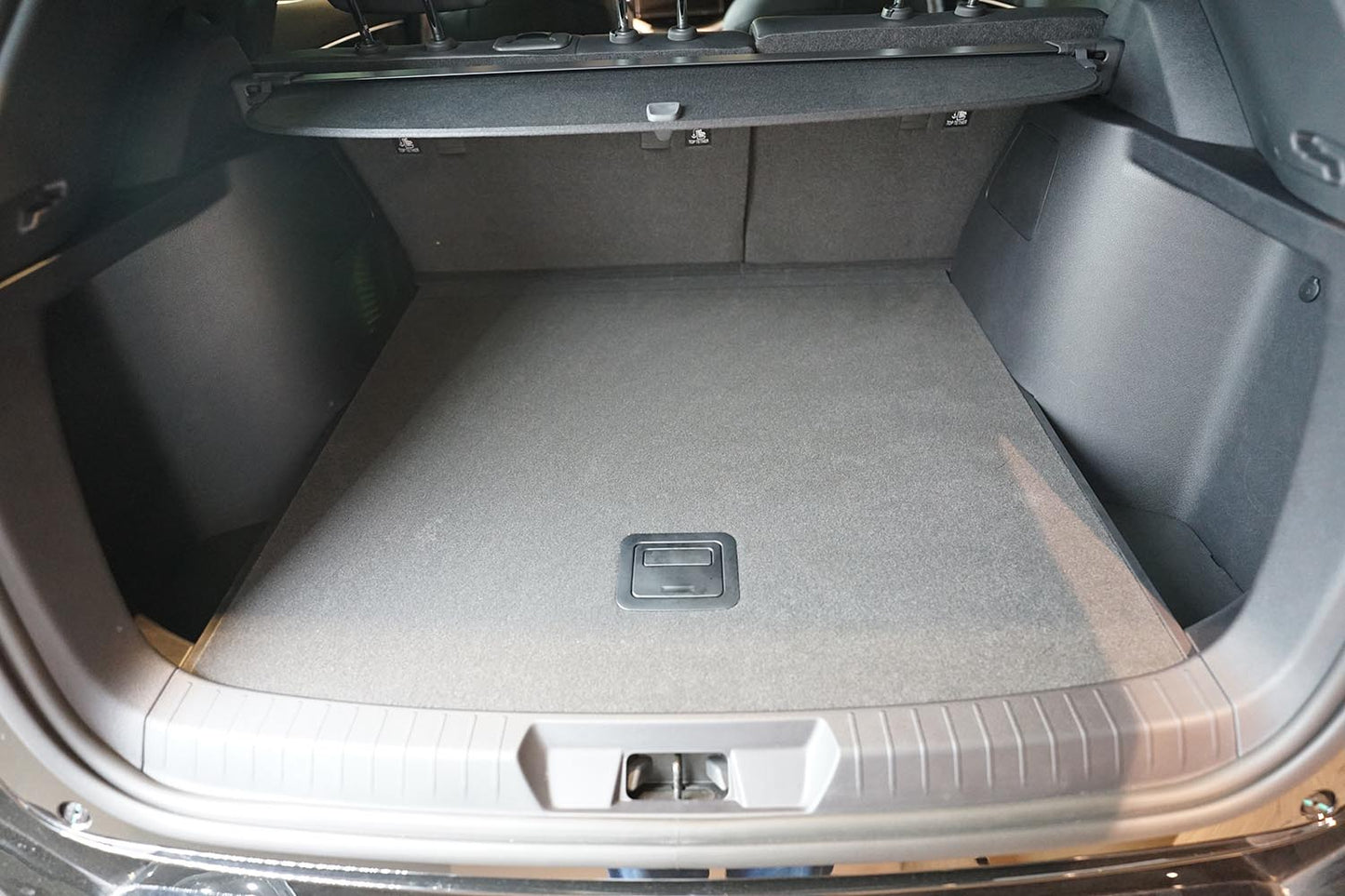 Kofferbakmat BYD Seal U (electric) / BYD Seal U DM-i Plug-in Hybrid 2024-heden (kofferbakvloer in hoge stand, rechter flap kan er af bij subwoofer) - Guardliner