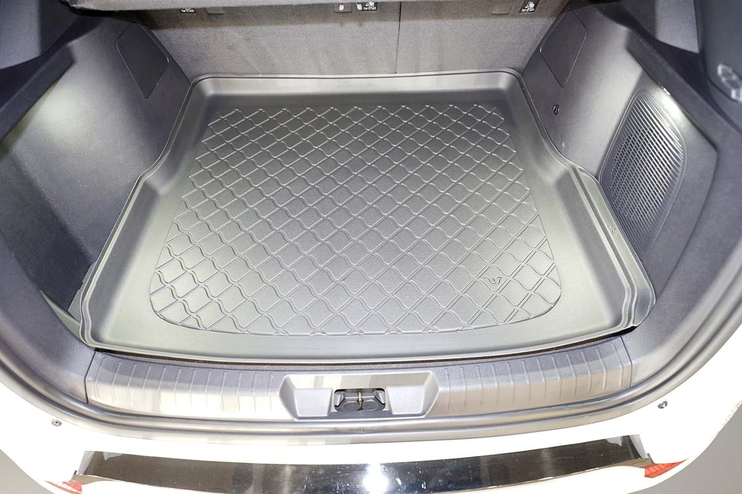Kofferbakmat BYD Seal U (electric) / BYD Seal U DM-i Plug-in Hybrid 2024-heden (kofferbakvloer in hoge stand, rechter flap kan er af bij subwoofer) - Guardliner