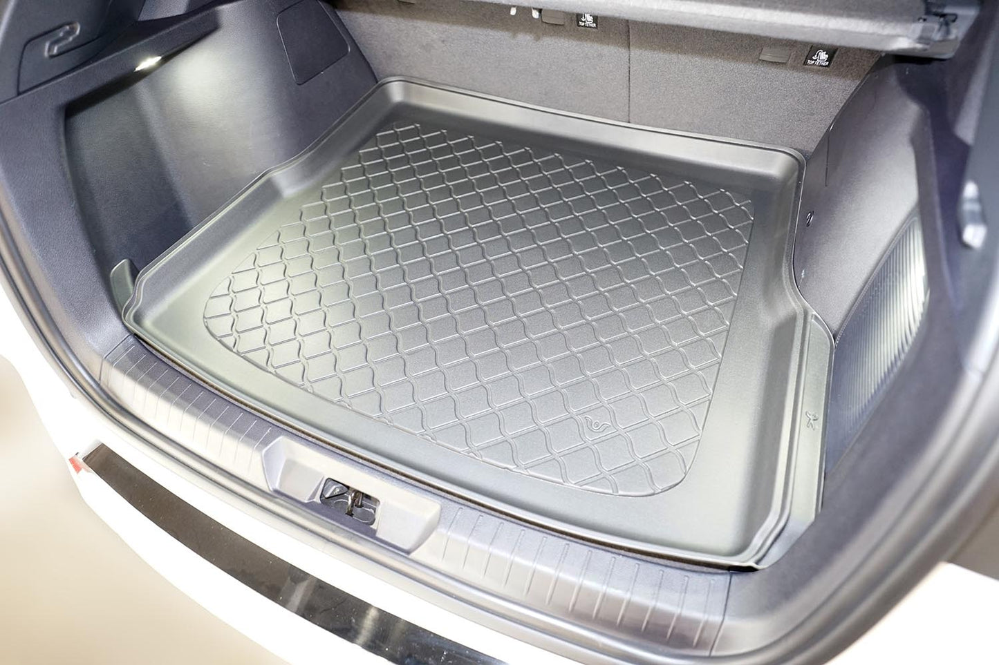 Kofferbakmat BYD Seal U (electric) / BYD Seal U DM-i Plug-in Hybrid 2024-heden (kofferbakvloer in hoge stand, rechter flap kan er af bij subwoofer) - Guardliner