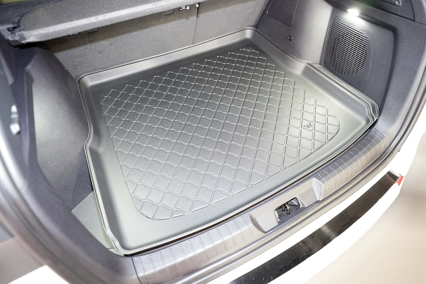 Kofferbakmat BYD Seal U (electric) / BYD Seal U DM-i Plug-in Hybrid 2024-heden (kofferbakvloer in hoge stand, rechter flap kan er af bij subwoofer) - Guardliner