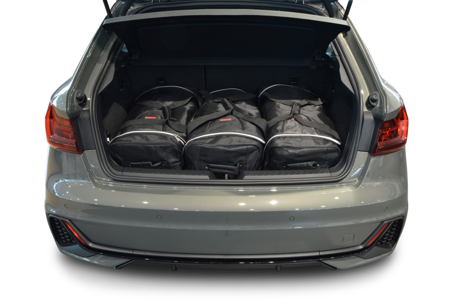 Reistassenset Audi A1 Sportback (GB) 2018-heden 5-deurs hatchback (Verstelbare laadvloer in onderste stand)