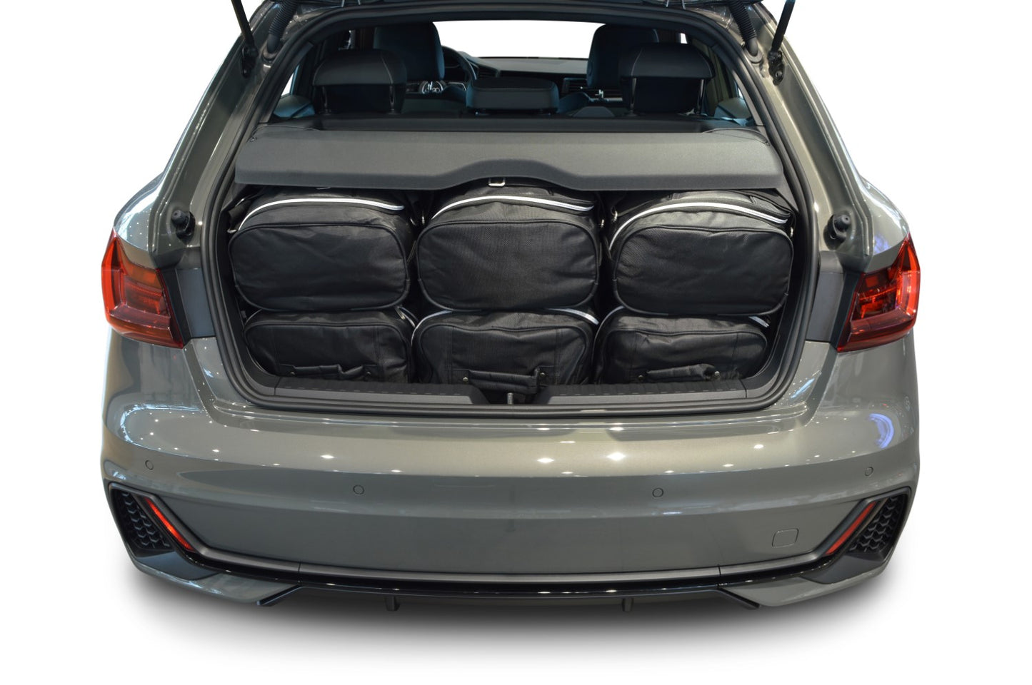 Reistassenset Audi A1 Sportback (GB) 2018-heden 5-deurs hatchback (Verstelbare laadvloer in onderste stand)
