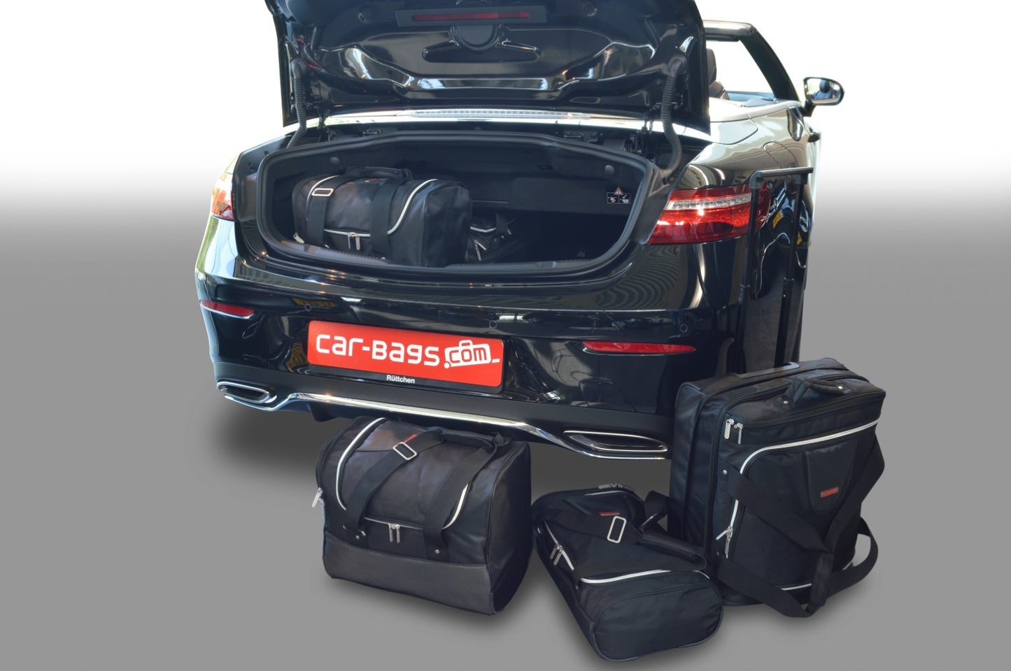 Reistassenset Mercedes E-Klasse Cabriolet (A238) 2017-heden (2 trolleytassen met expansierits. Zowel met de cabriokap open als dicht passen alle tassen in de kofferruimte)