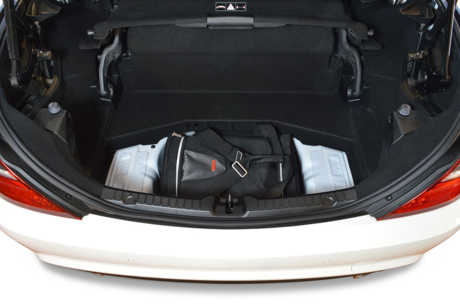 Reistassenset Mercedes SLK (R171) 2004-2010 (Met de cabriokap open passen er 2 trolleytassen en 1 reistas in de kofferruimte)