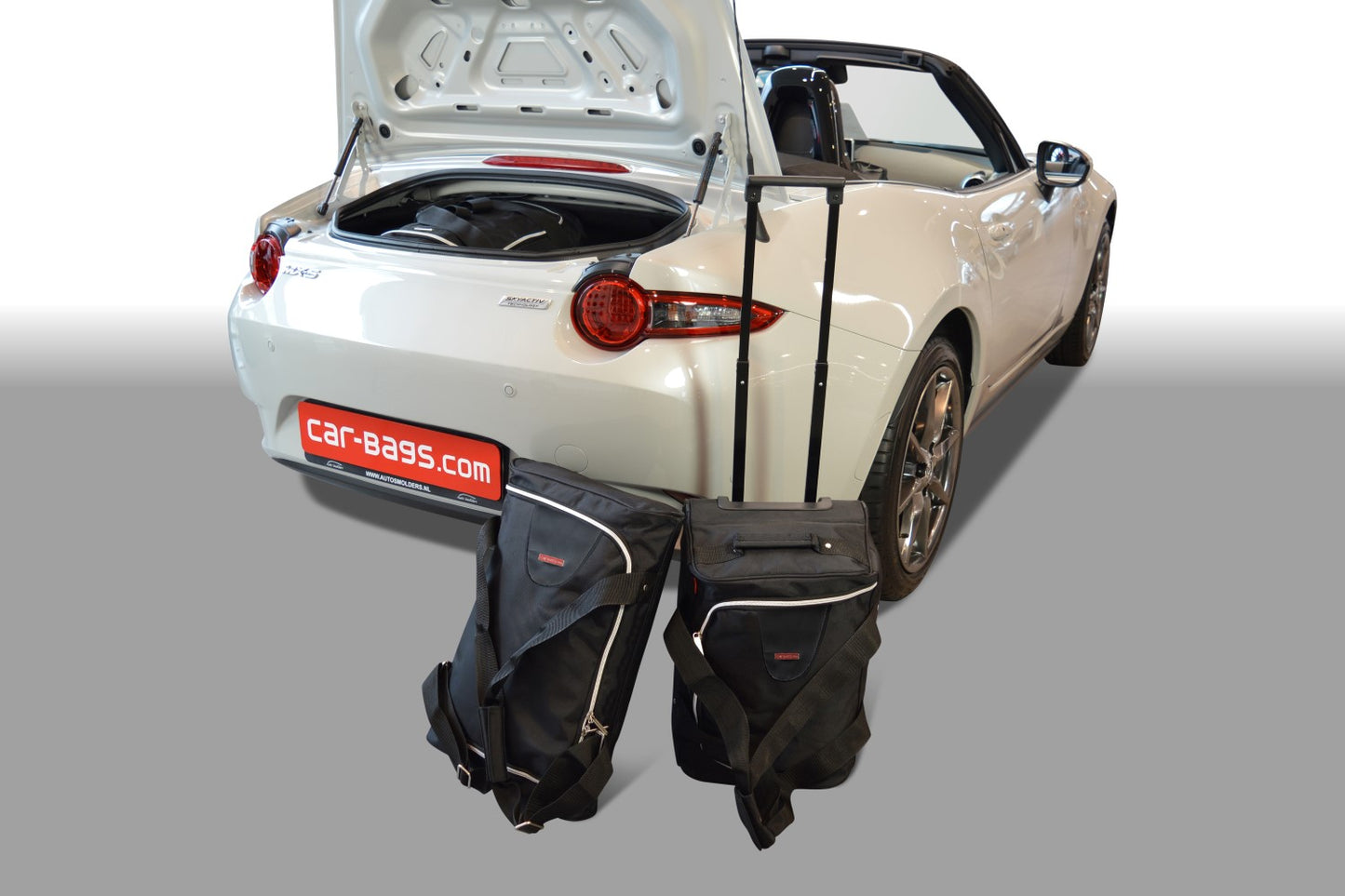 Reistassenset Mazda MX-5 (ND) 2015-heden (Past ook in RF model, mits het plastic bakje uit de kofferbak wordt verwijderd)