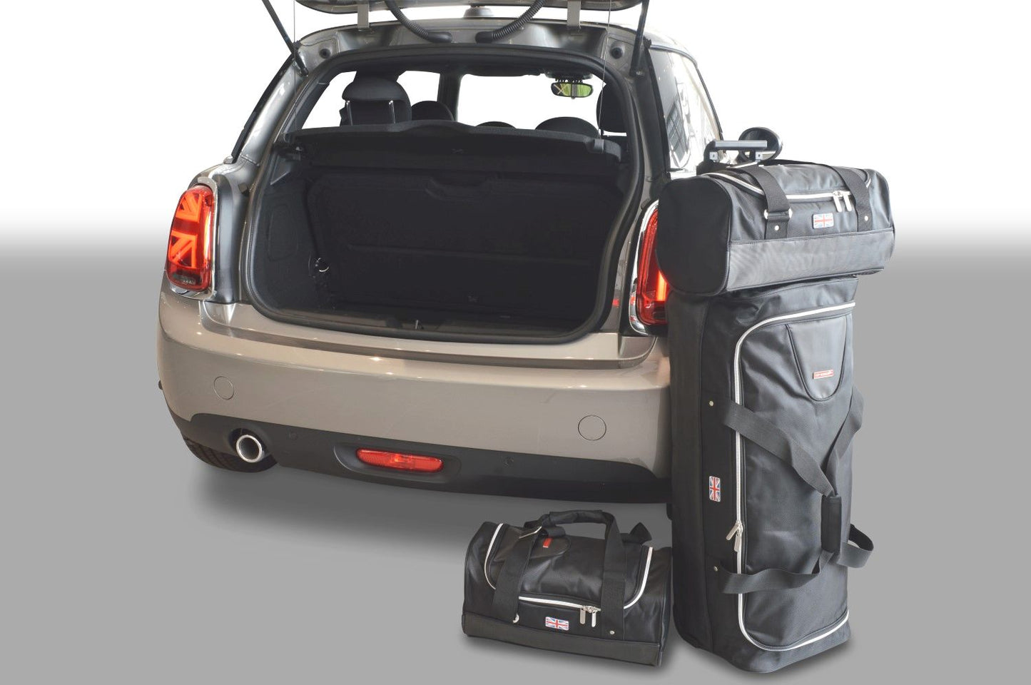 Reistassenset Mini One - Cooper (F56 - Mk III) 2014-heden 3-deurs hatchback (Met Britse vlag logo. Incl. SE Electric)