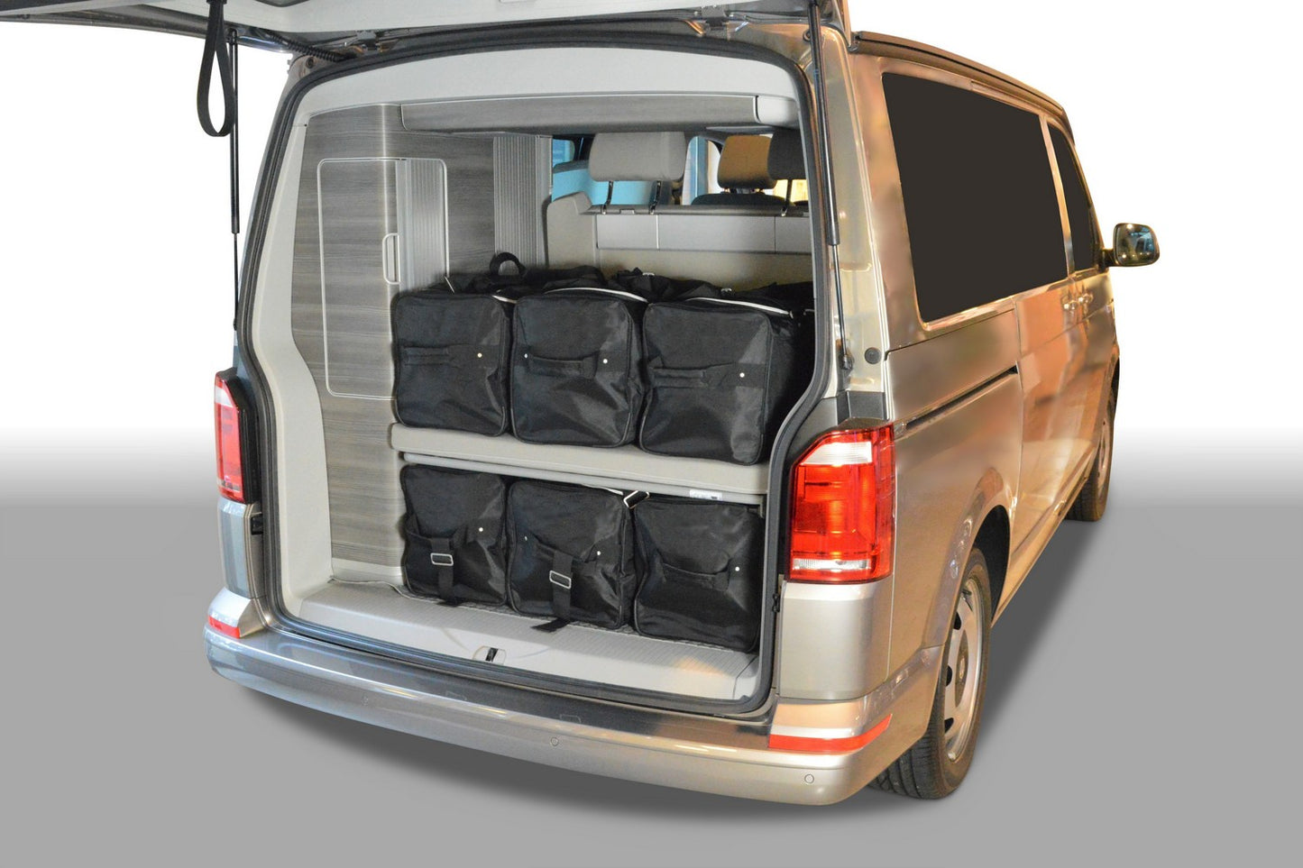 Kofferbak tas  Volkswagen California T6 - T6.1 2015-2024 (BxHxL= 31 x 35 x 65 cm; Met trekband om de tas onder het bed vandaan te trekken)