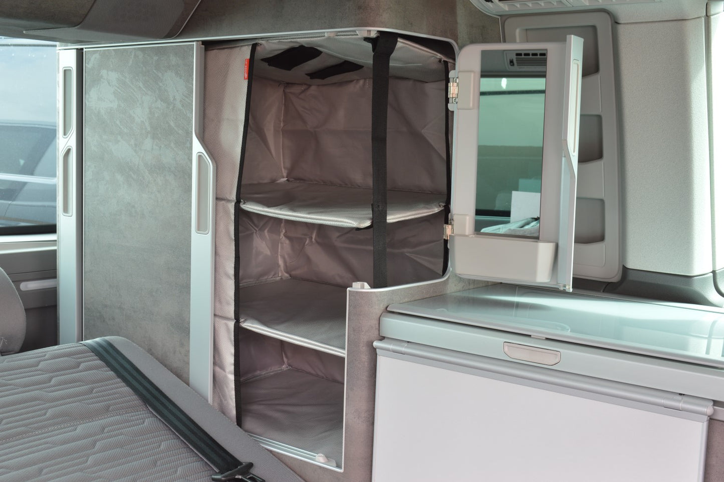 Hangende opbergtas Volkswagen California T5 2003-2015 (BxHxL= 32 x 62-66 x 47 cm)