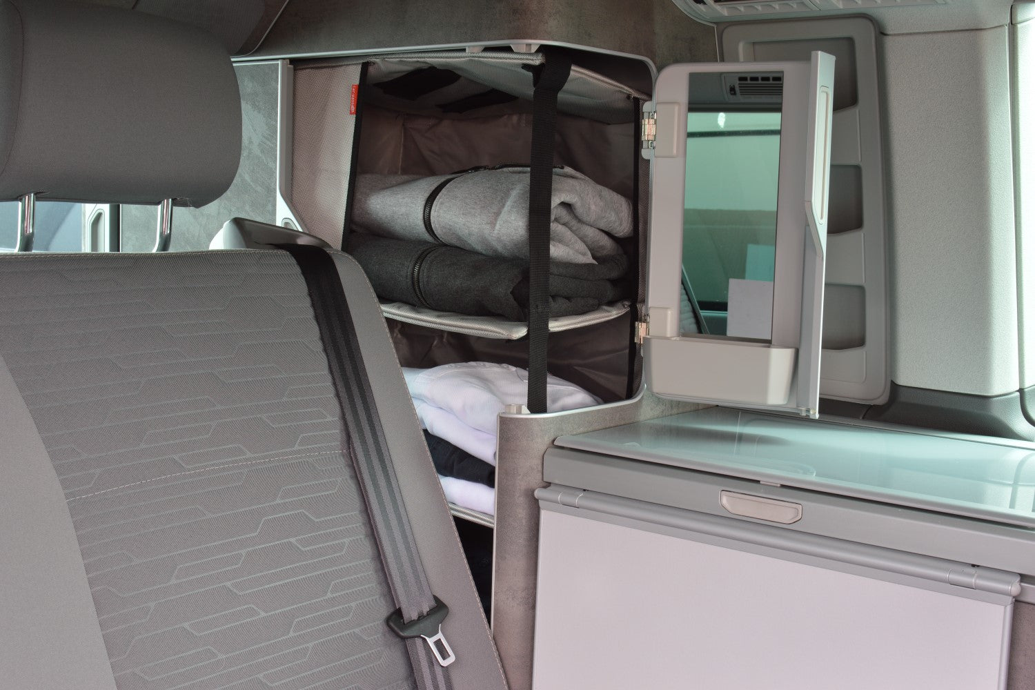 Hangende opbergtas Volkswagen California T5 2003-2015 (BxHxL= 32 x 62-66 x 47 cm)