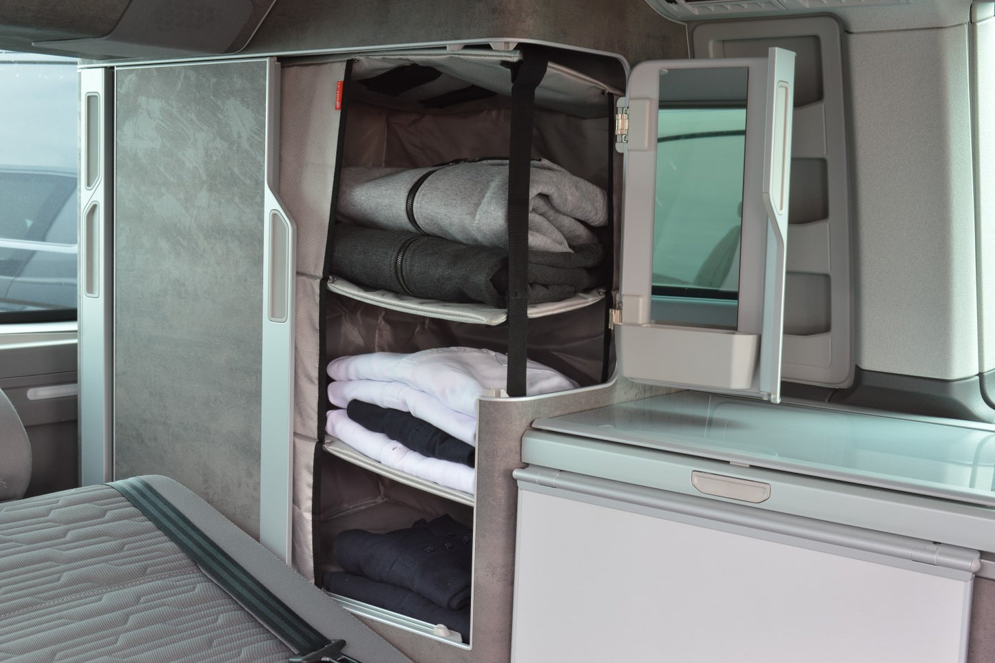 Hangende opbergtas Volkswagen California T6 - T6.1 2015-2024 (BxHxL= 32 x 62-66 x 47 cm)