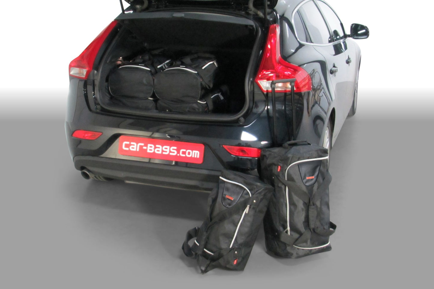 Reistassenset Volvo V40 (P1) 2012-2019 5-deurs hatchback (Versie met lage koffervloer (met bandenreparatieset))