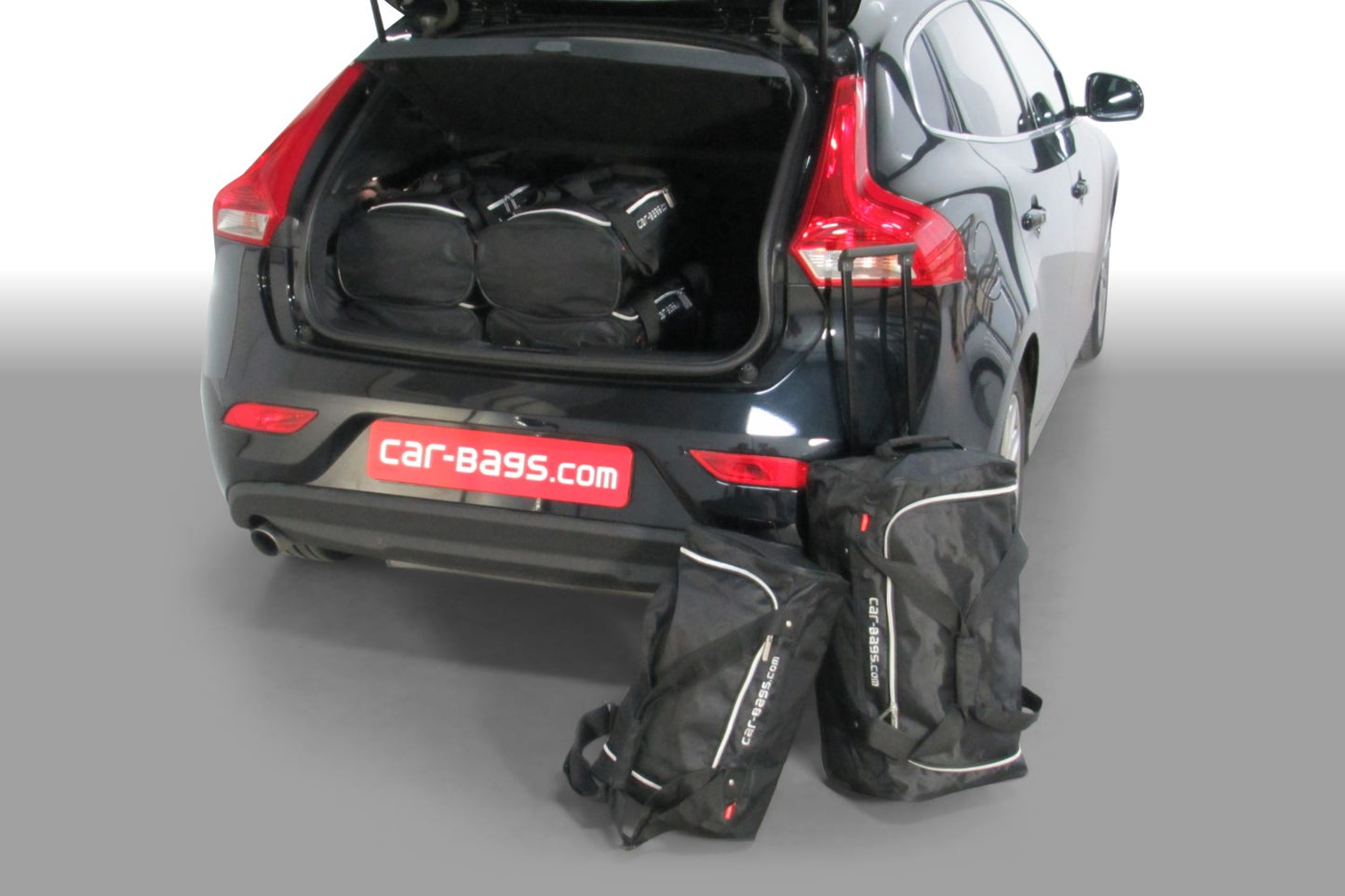 Reistassenset Volvo V40 (P1) 2012-2019 5-deurs hatchback (Versie met lage koffervloer (met bandenreparatieset))