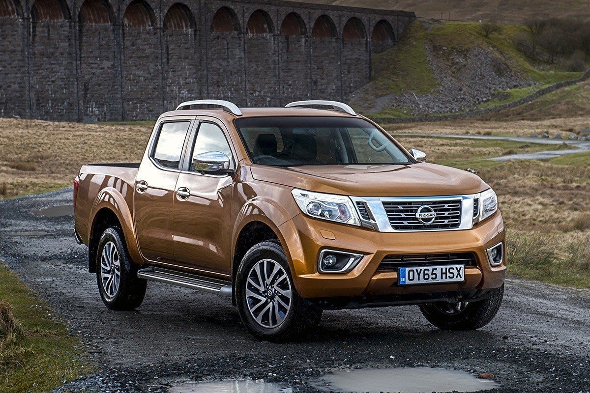 Pasvorm Stoelhoezen Nissan Navara Double Cab pick-up (2015-Heden) - Kunstleer