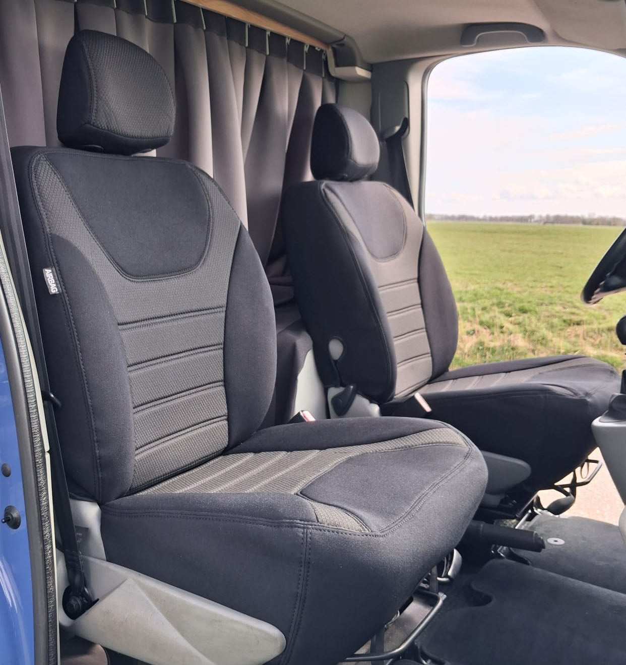 Pasvorm stoelhoezen Renault Trafic 2001-2014 (past op 2 stoelen) - Stof zwart