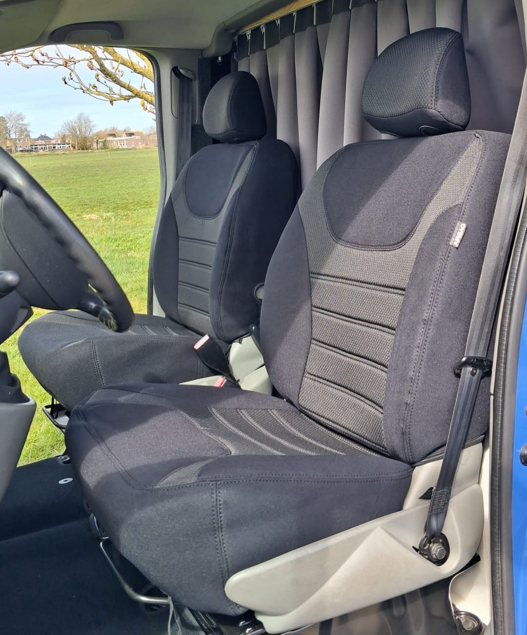 Pasvorm stoelhoezen Opel Vivaro A 2001-2014 (geschikt voor 2 stoelen) - Stof zwart