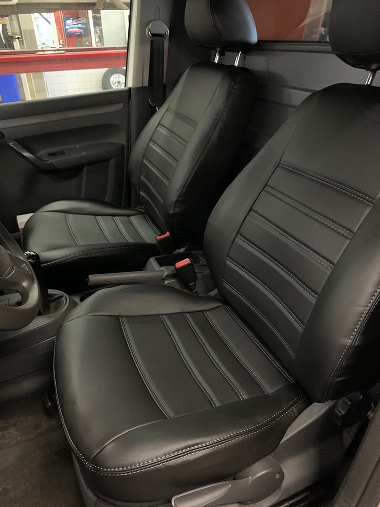 Pasvorm stoelhoezen set Volkswagen Caddy 2004 /m 2015 - Kunst leer zwart, Pasvorm - Autostoelhoezen. Kunstleer pasvorm stoelhoezen (bestuurder en Speciaal voor Caddy 2004 t/m 2015 - Luxe en